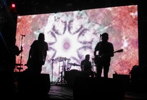 Montagem de palco e passagem de som durante a tarde (Foto: Carol Govari Nunes)