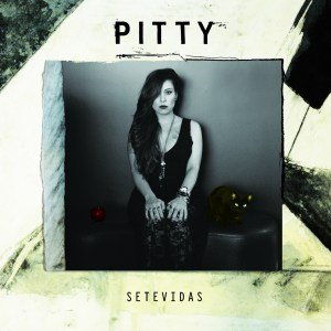 Capa do disco. Pitty e sua relação com a maçã, o fruto proibido, que vem desde o Admirável Chip Novo. (Imagem: divulgação)